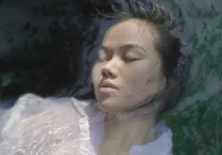 makna lagu Yura Yunita - Dunia Tipu-Tipu