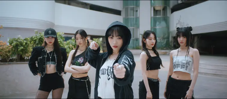 LE SSERAFIM Eve, Psyche & the Bluebeard's wife