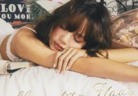 makna lagu LISA - Moonlit Floor (Kiss Me)